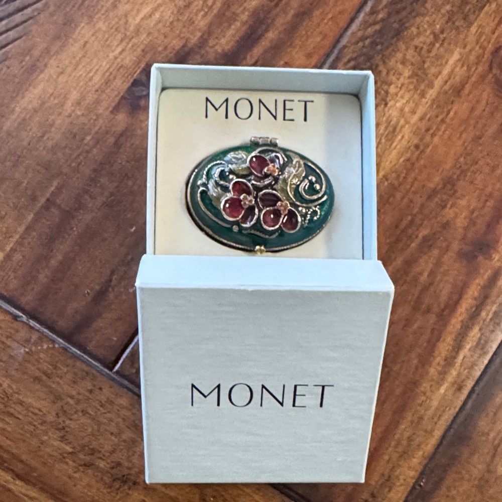 VINTAGES MONET TRINKET COLLECTIBLE BOX RED GREEN ENAMEL FLOWER GOLD LEAVES